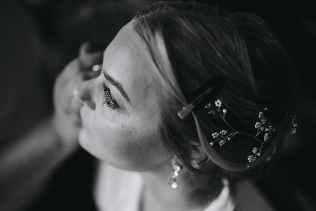 bride gets makeup done at skyview venue for her estes park colorado wedding.