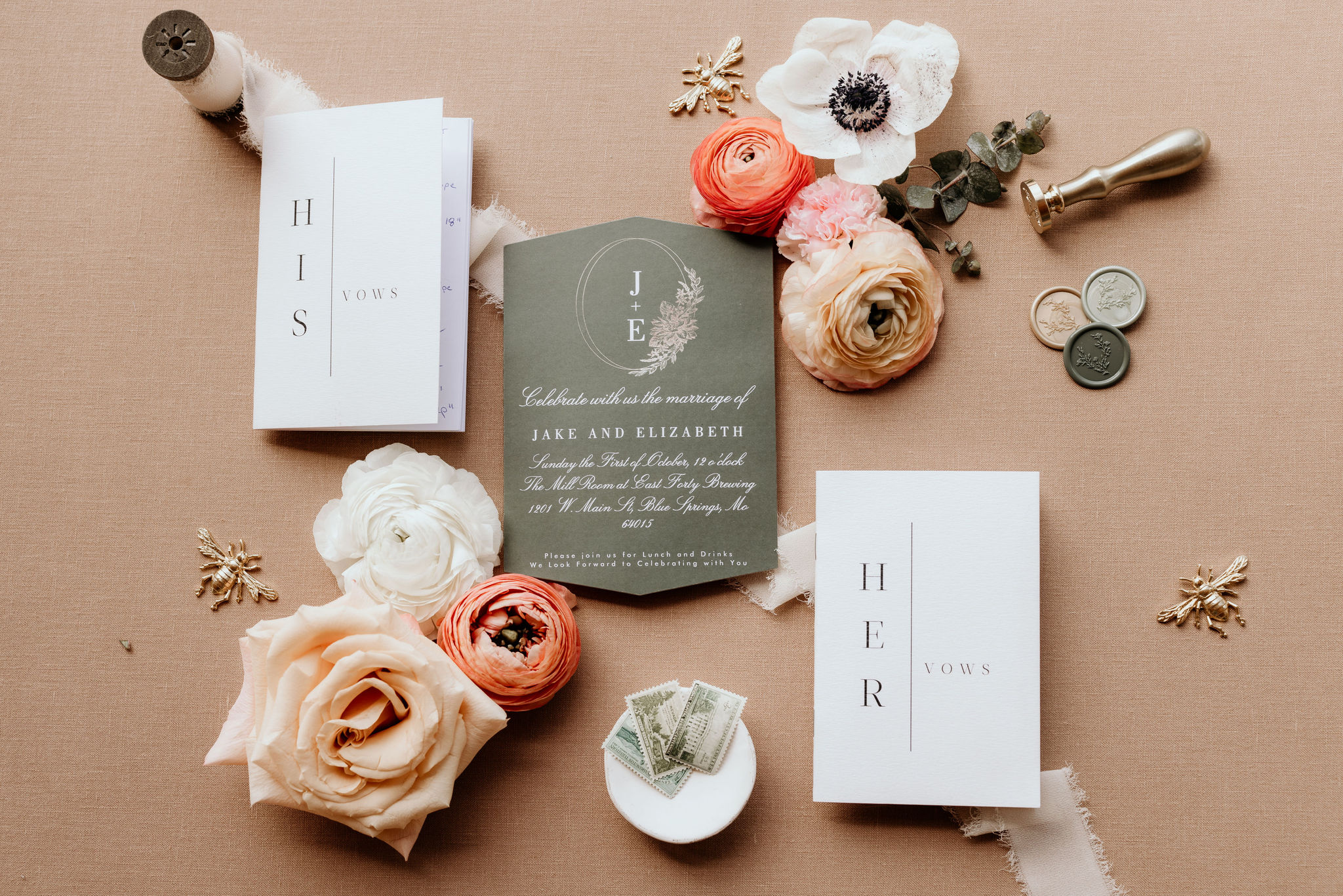 colorado elopement photographer captures colorado micro wedding details.