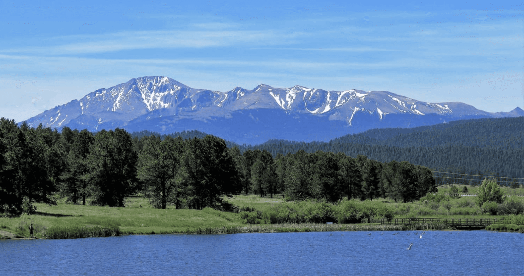 pikes peak in the background-colorado engagement photo location