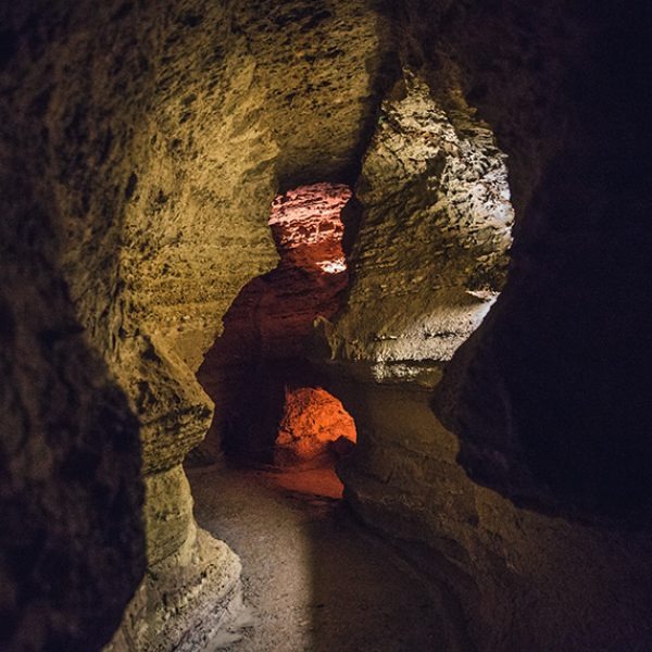 cave of the winds- colorado micro wedding and elopement location