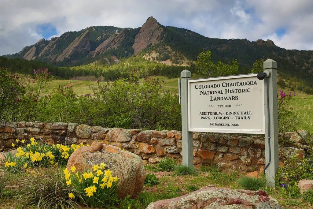 Chautauqua Park sign with the flat irons in the background- colorado engagement photo location