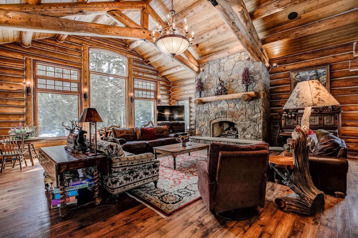 inside of log cabin lodge in breckenridge - colorado airbnb vrbo micro wedding and elopement venue