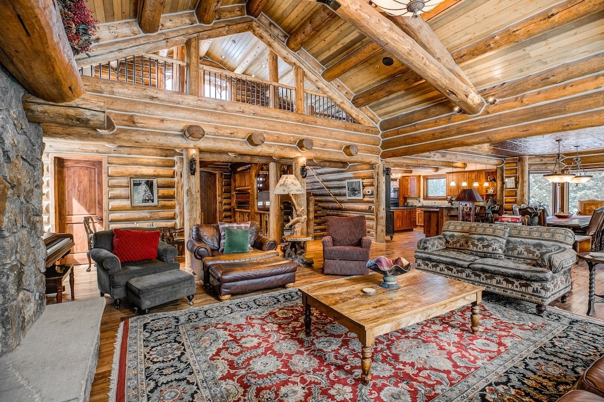 inside of log cabin lodge in breckenridge - colorado airbnb vrbo micro wedding and elopement venue