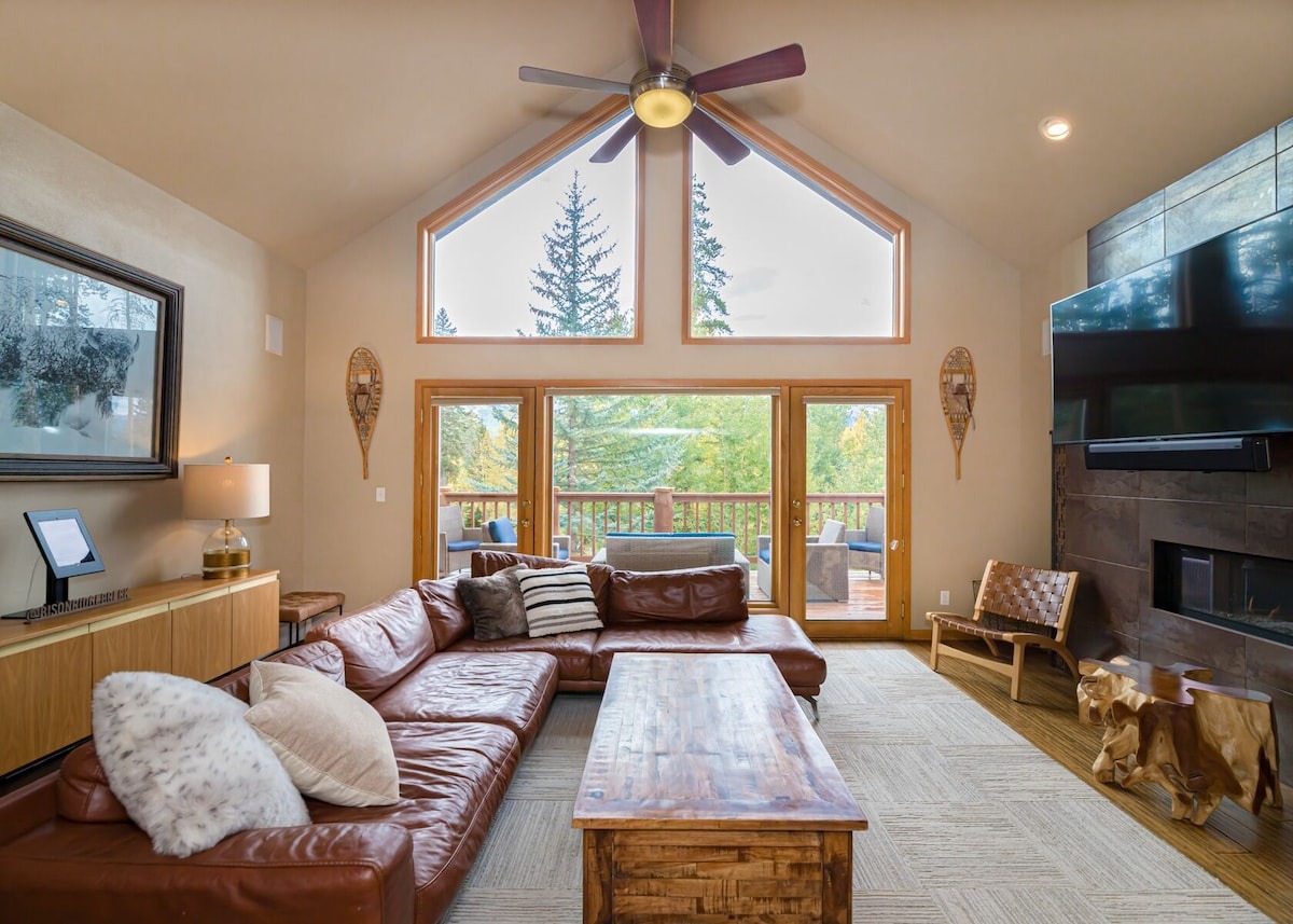 inside of living room at colorado airbnb vrbo micro wedding and elopement venue