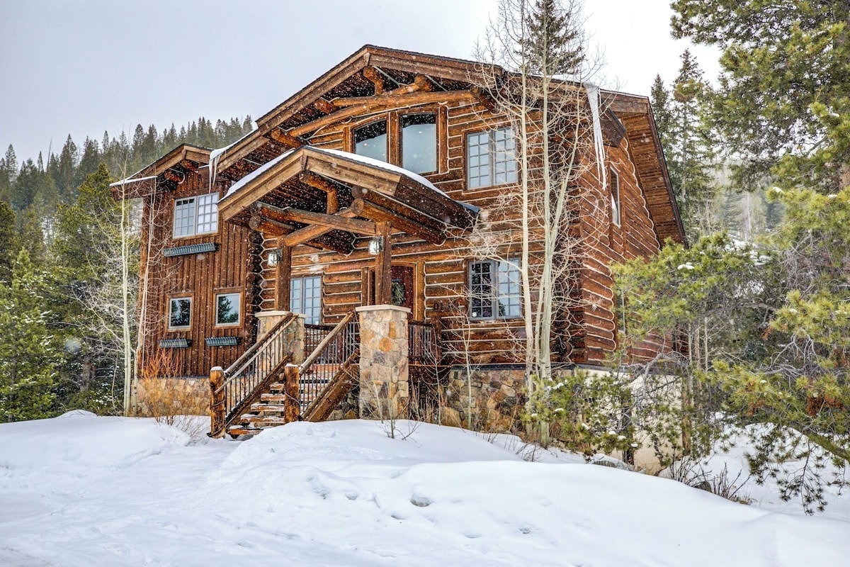 outside of log cabin lodge in breckenridge - colorado airbnb vrbo micro wedding and elopement venue