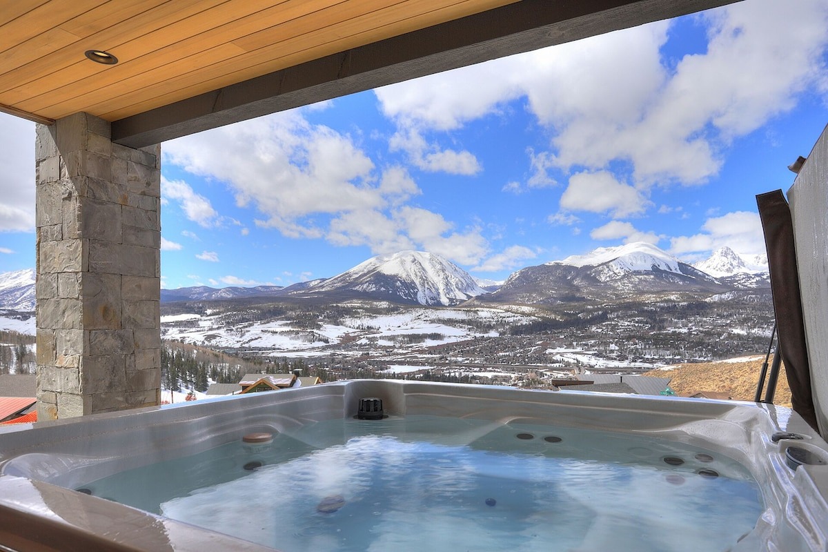 view from hot tub looking out at mountains at colorado vrbo micro wedding and elopement venue