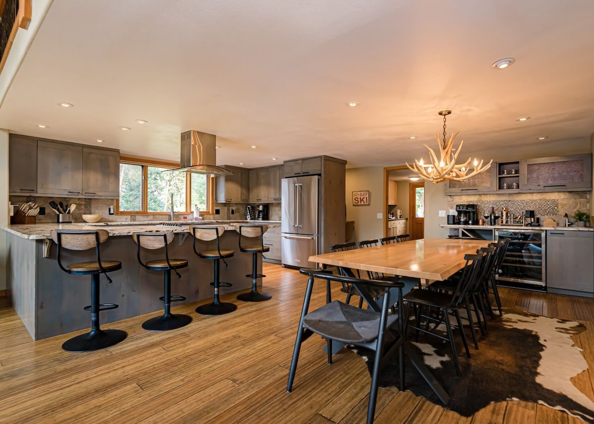 kitchen and dining room of colorado airbnb vrbo micro wedding and elopement venue