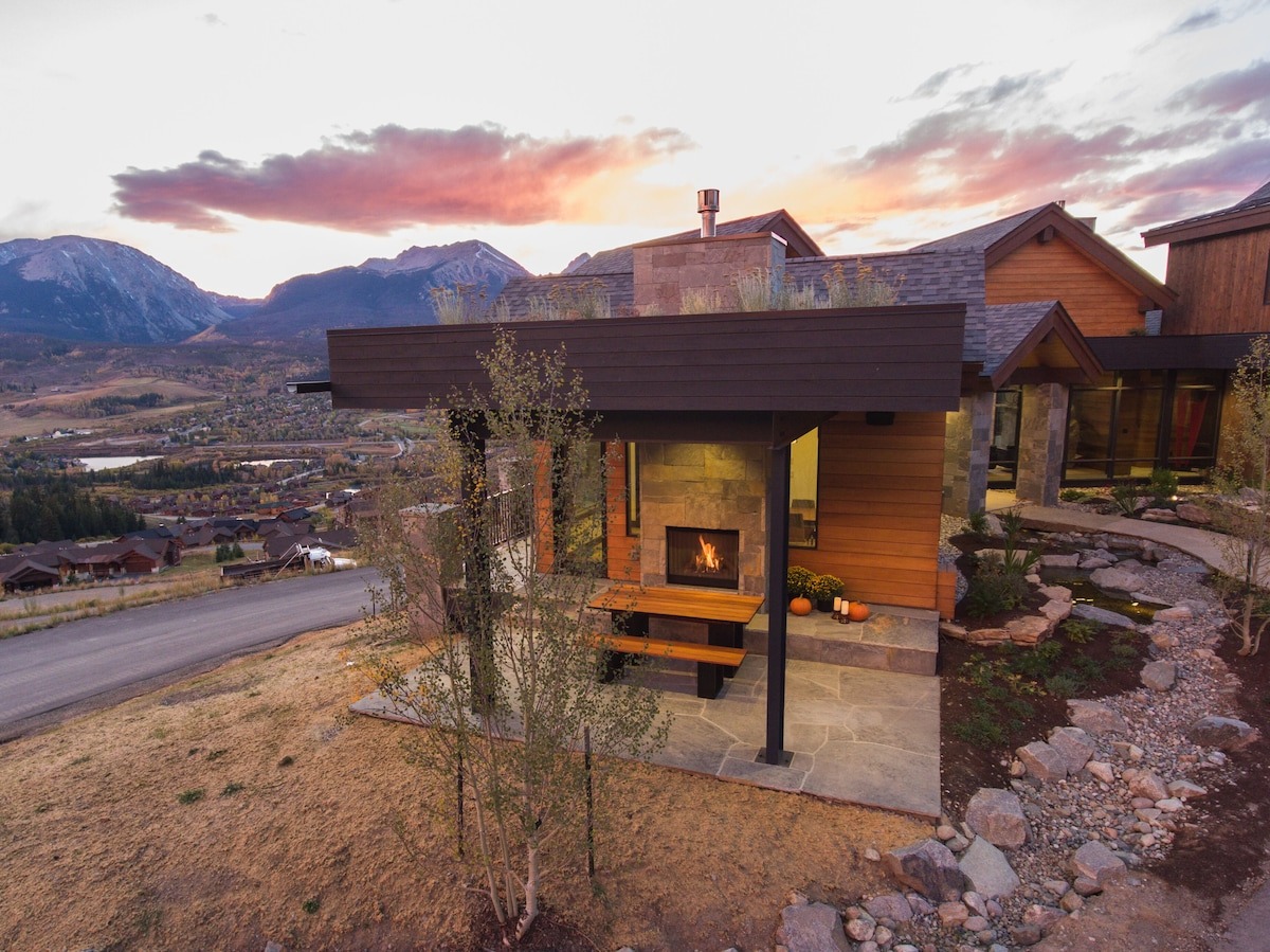 view of outside of colorado vrbo micro wedding and elopement venue