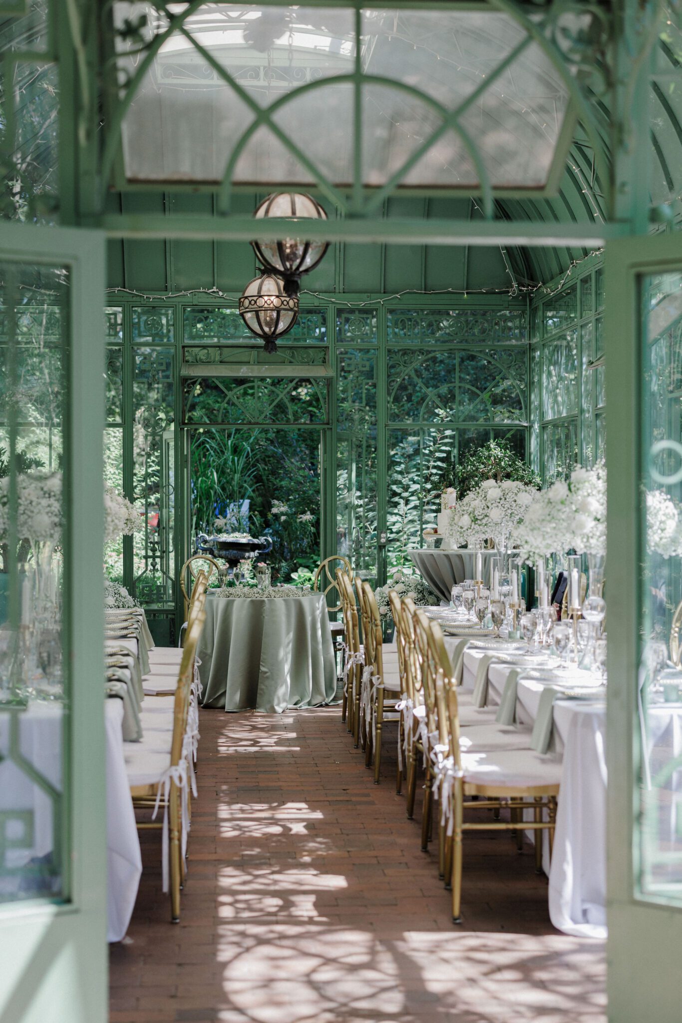micro wedding planner set up a greenhouse at denver botanic garden for reception