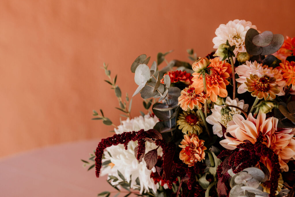 close up image of fall wedding florals.