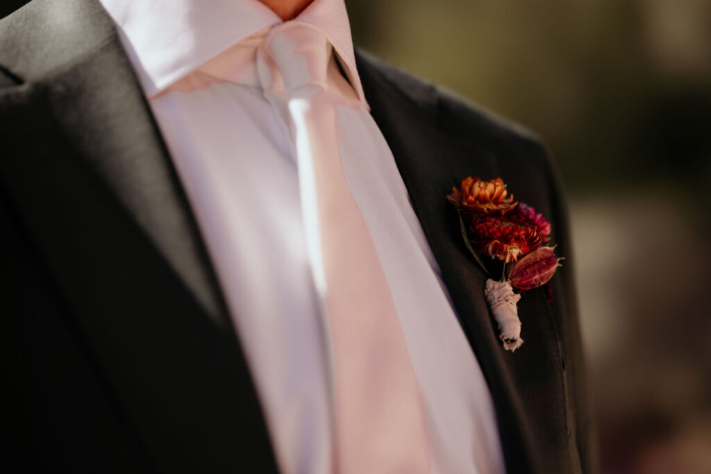 close up image of grooms boutonnière.