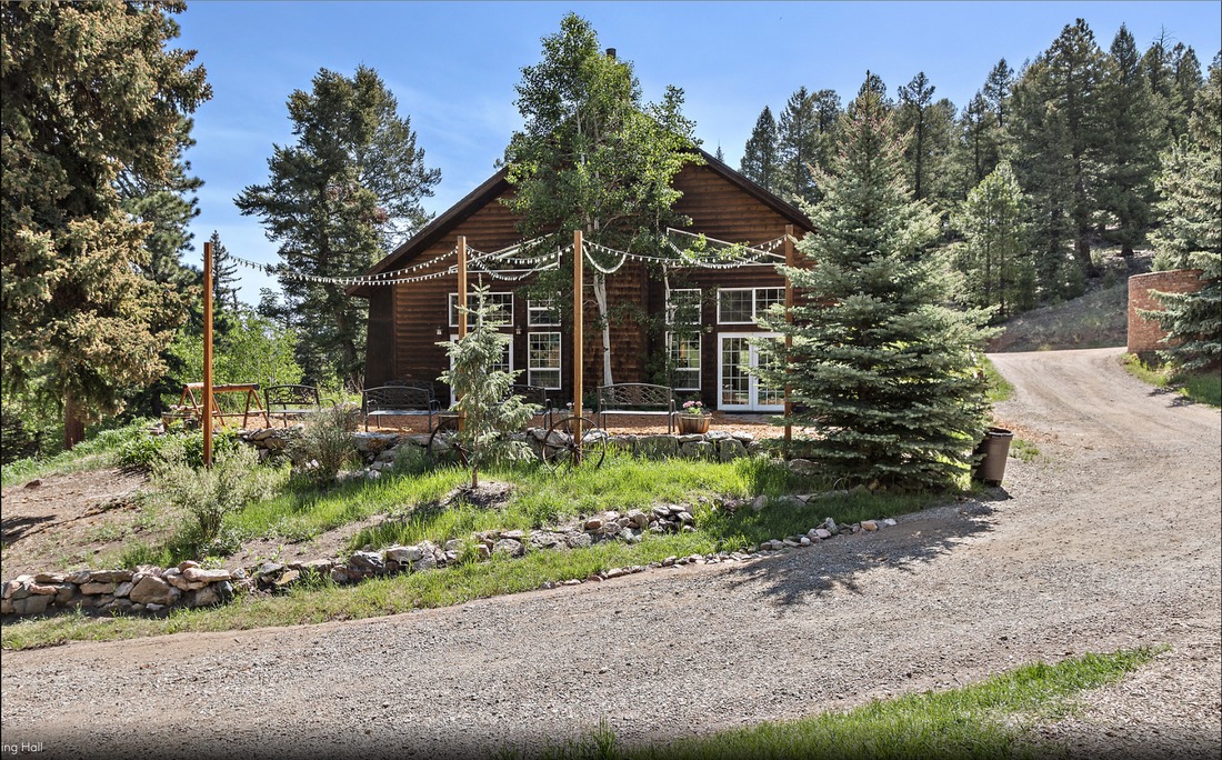 colorado airbnb + vrbo micro wedding venue less than an hour from denver