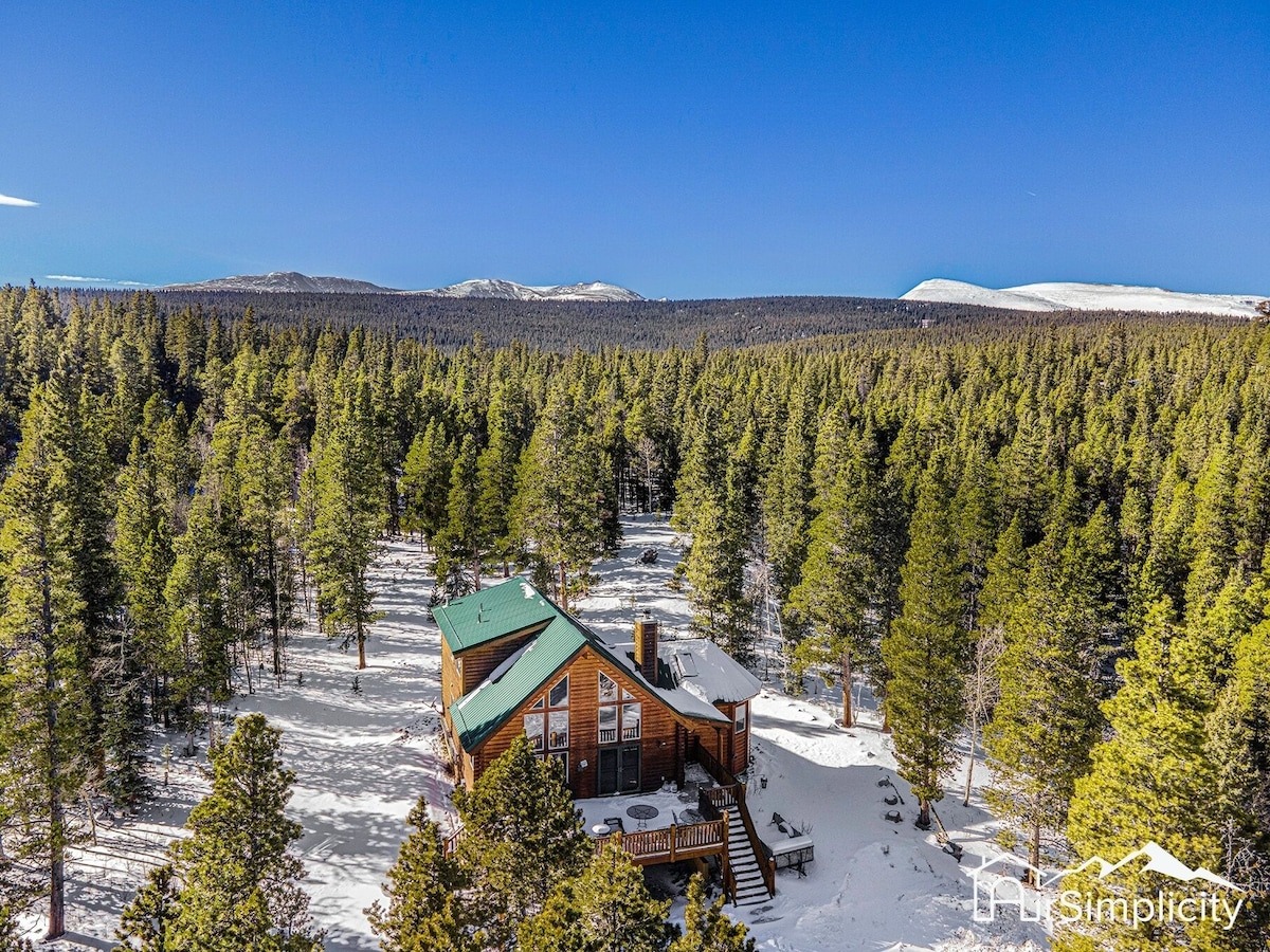 log cabin in the snowy mountains - colorado airbnb vrbo micro wedding + elopement venue 