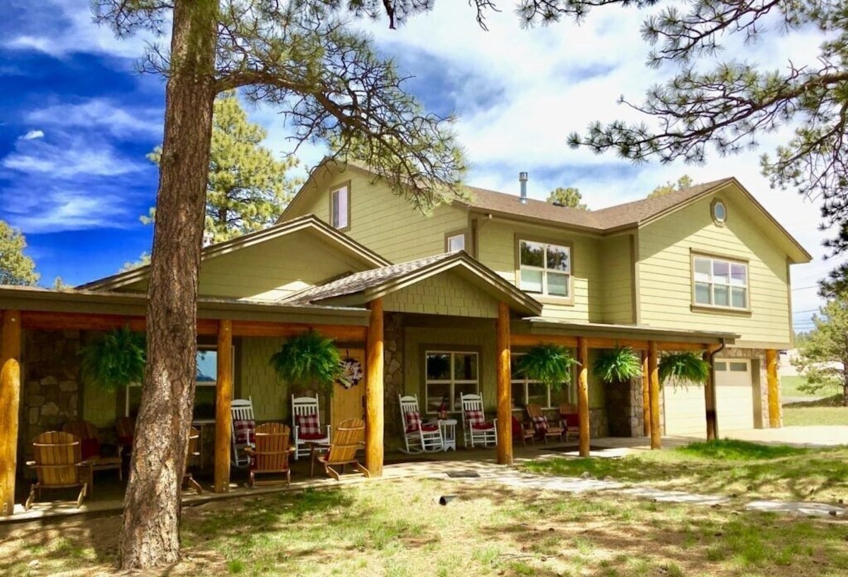 outside of green mountain house - colorado vrbo micro wedding venue