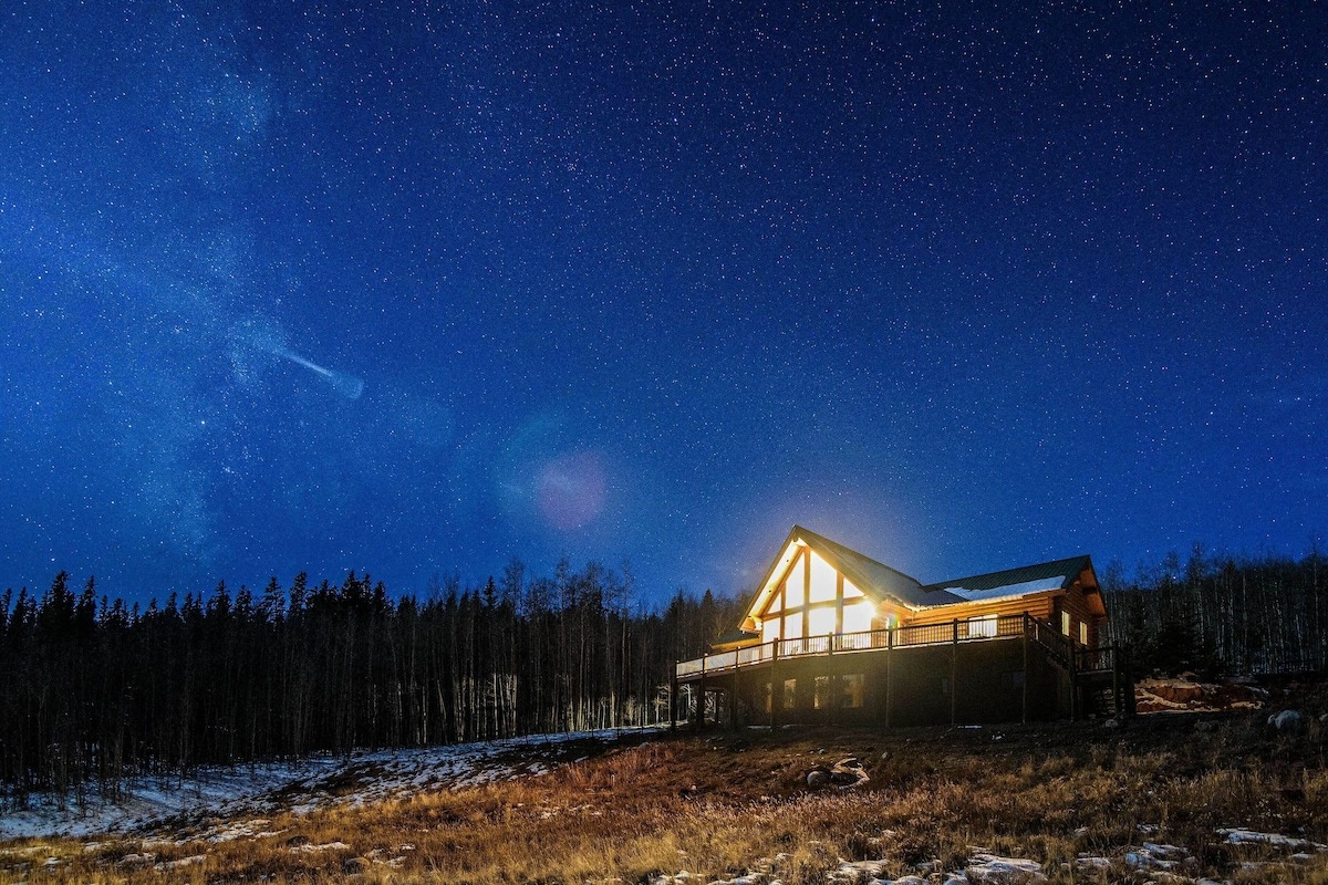 nighttime view of outside of colorado airbnb micro wedding + elopement venue 