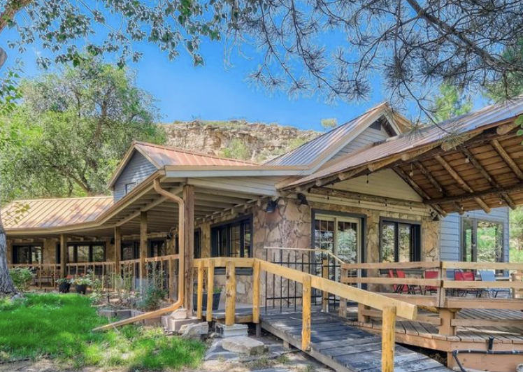 outside view at colorado airbnb rental estate for micro weddings and elopements