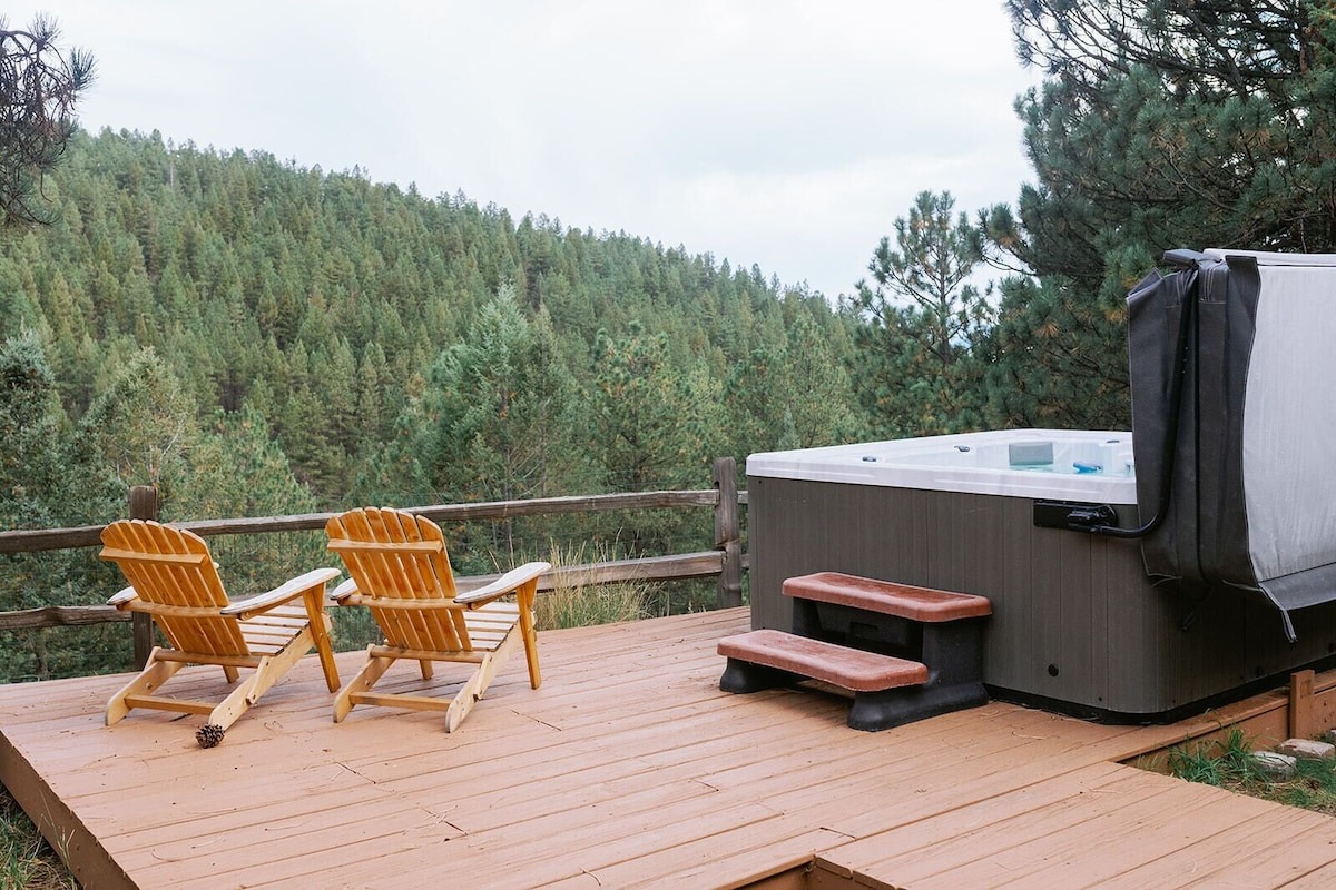 hot tub set up on deck at colorado vrbo micro wedding + elopement venue 