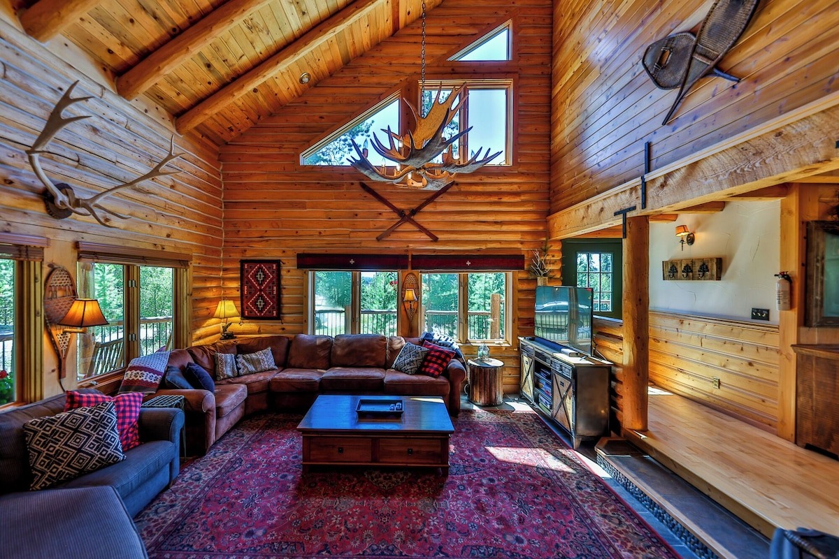 living room of log cabin in the mountains - colorado vrbo micro wedding + elopement venue