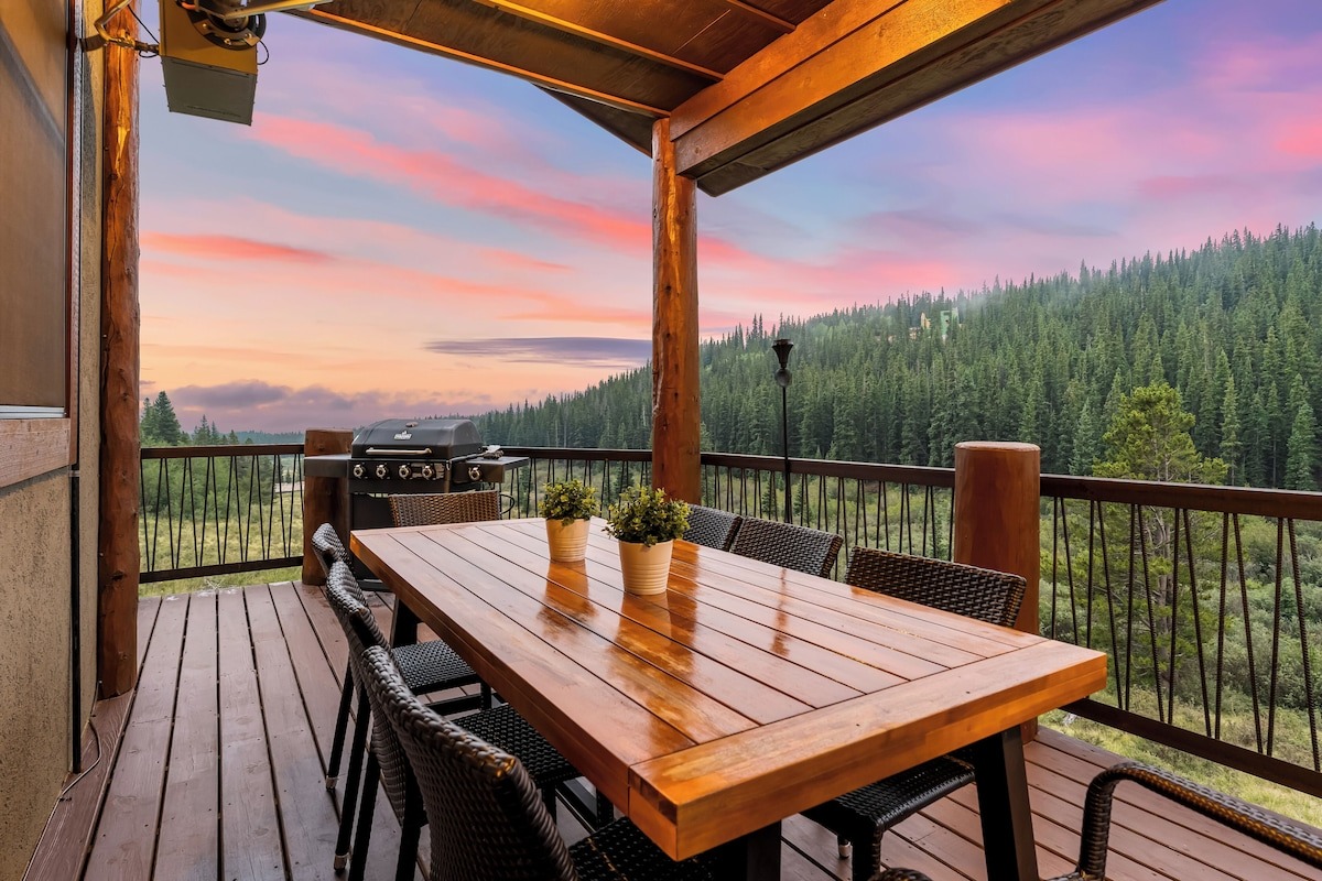 dinner table set up on deck overlooking the mountains at colorado vrbo micro wedding and elopement venue