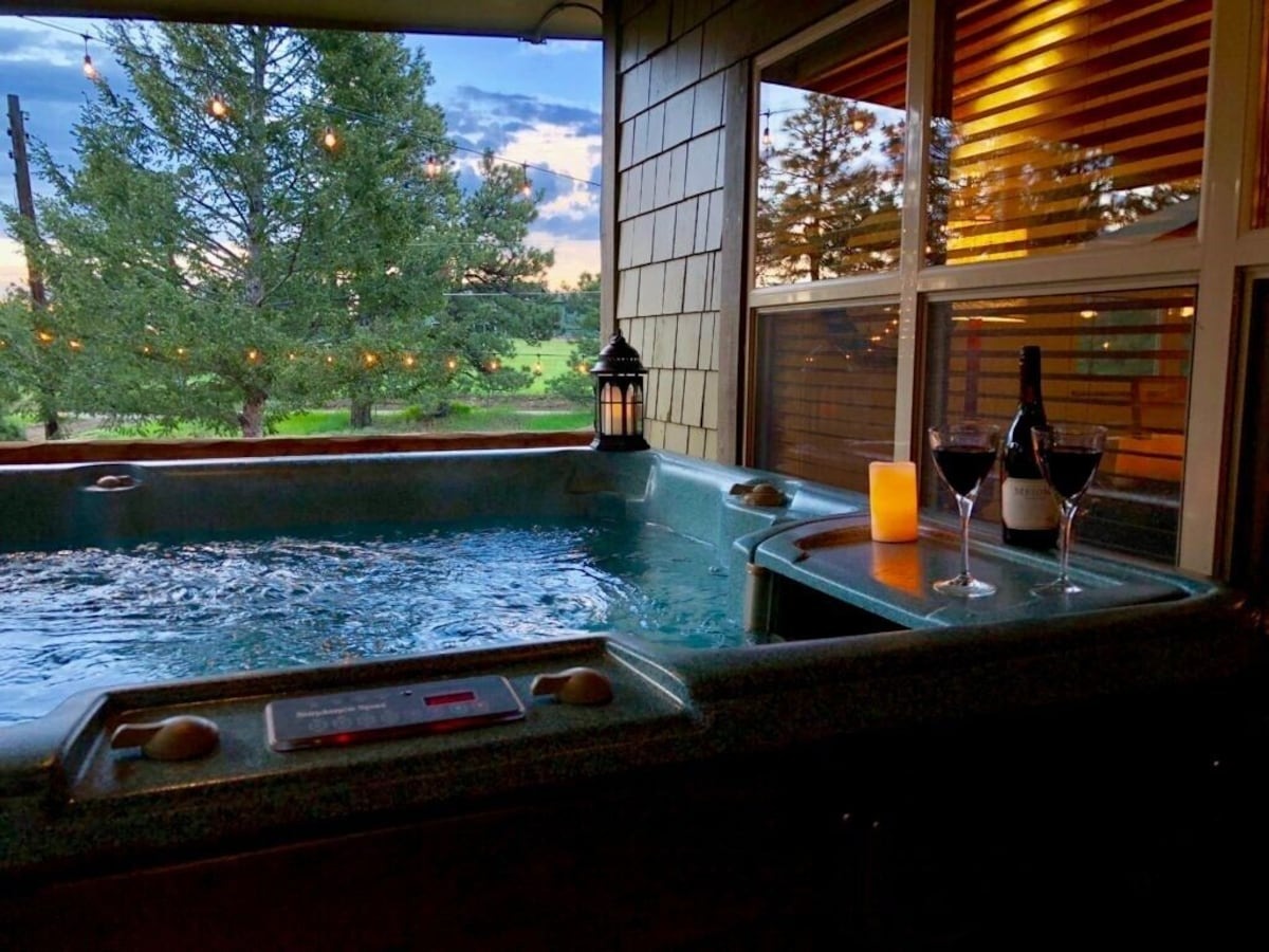 tot tub with glasses of wine overlooking the mountains - colorado vrbo micro wedding venue