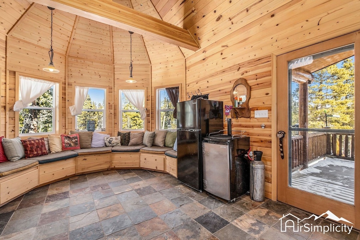 inside of log cabin - colorado airbnb vrbo micro wedding + elopement venue 