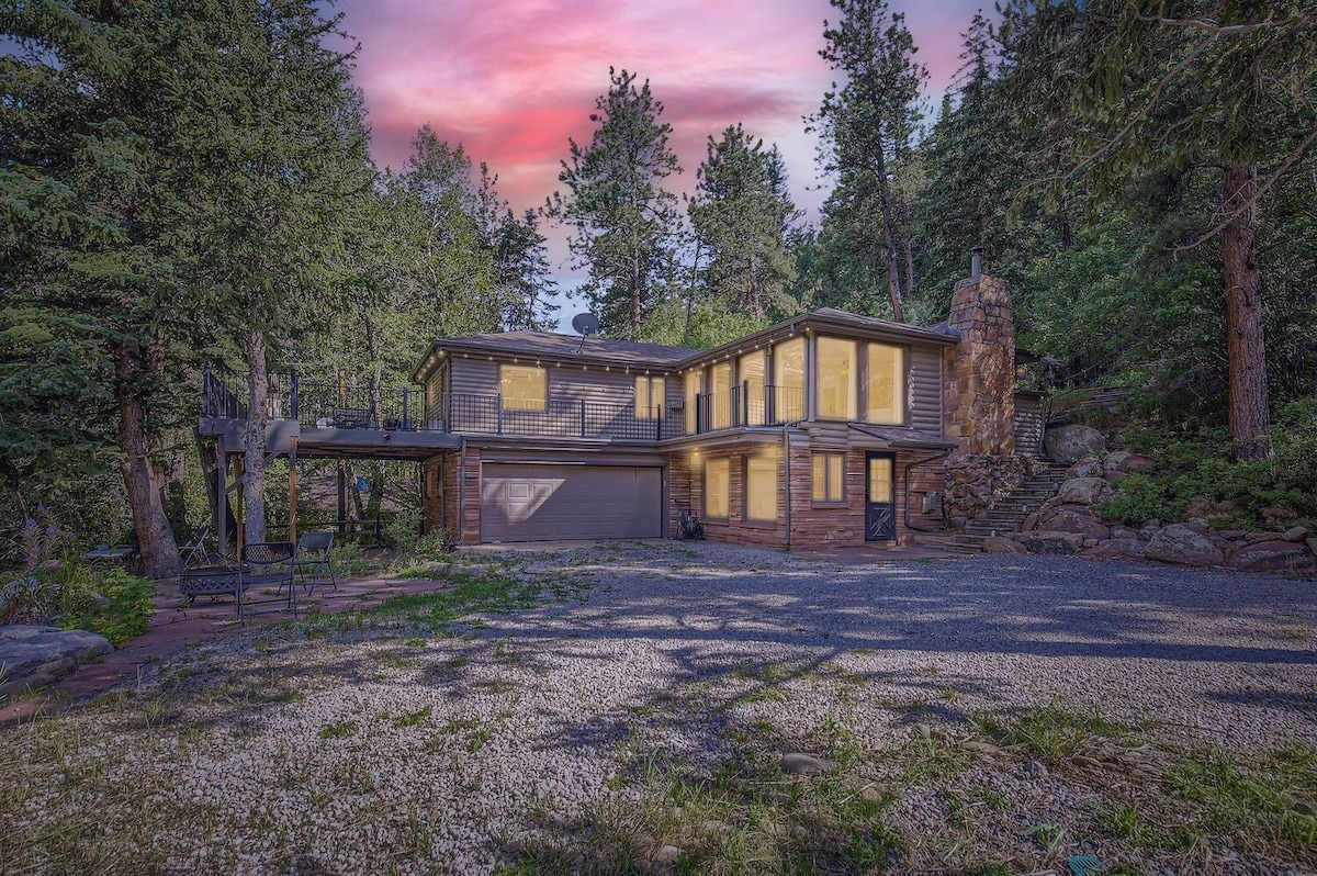 outside evening view of colorado vrbo micro wedding + elopement venue