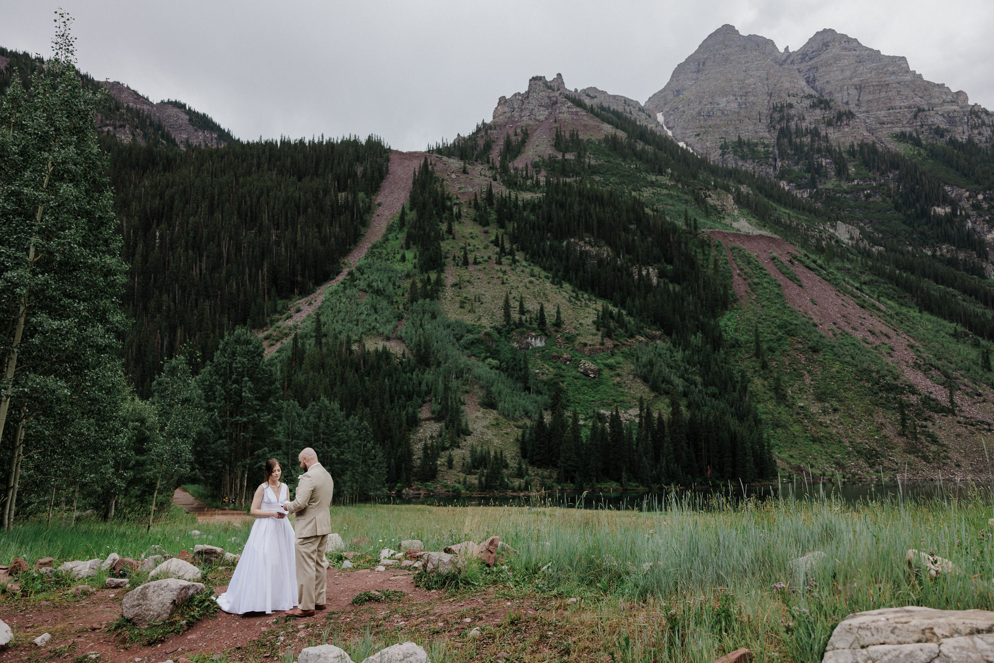 bride and groom read wedding vows at maroon bells amphitheater