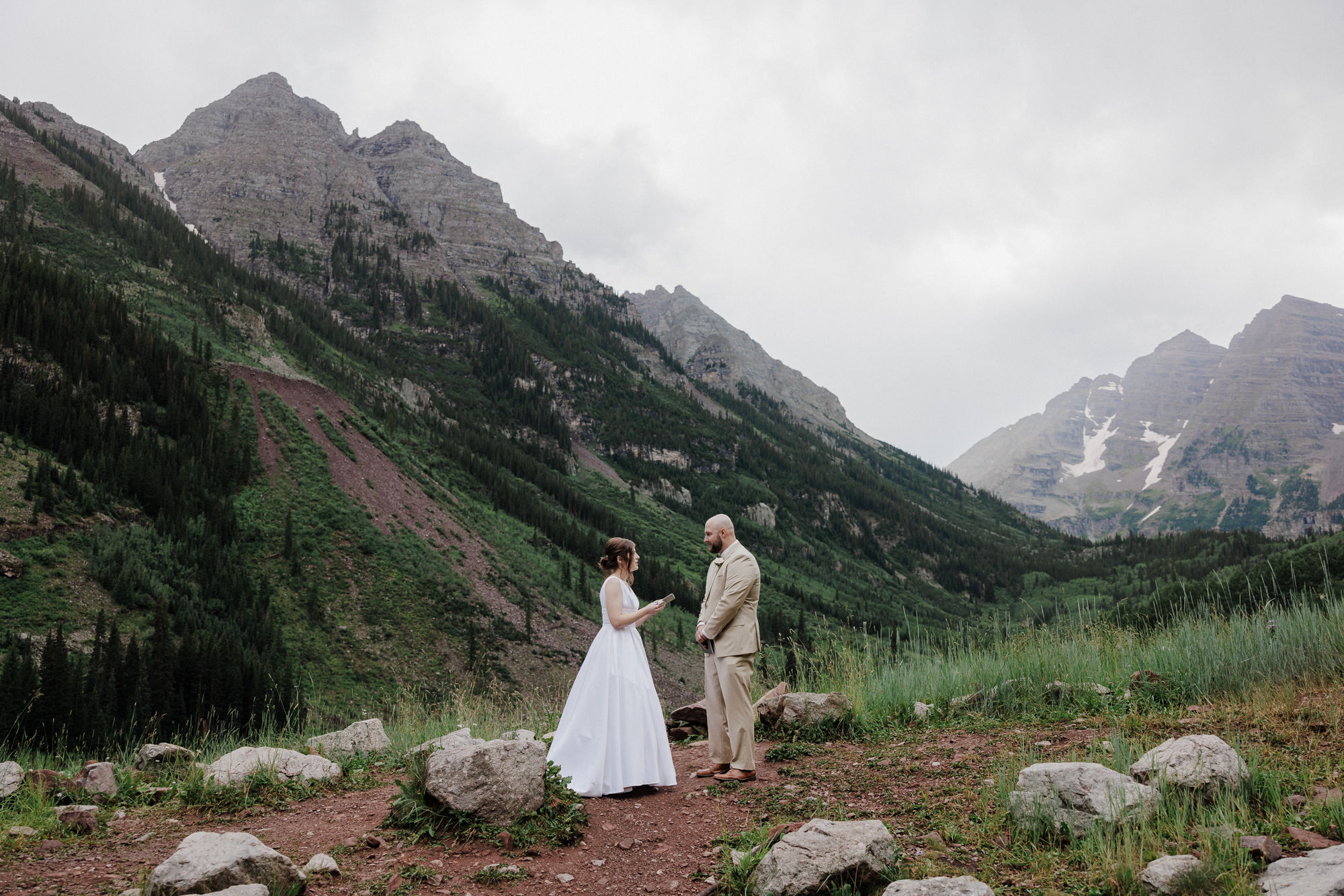 bride and groom start their wedding vows during their maroon bells wedding