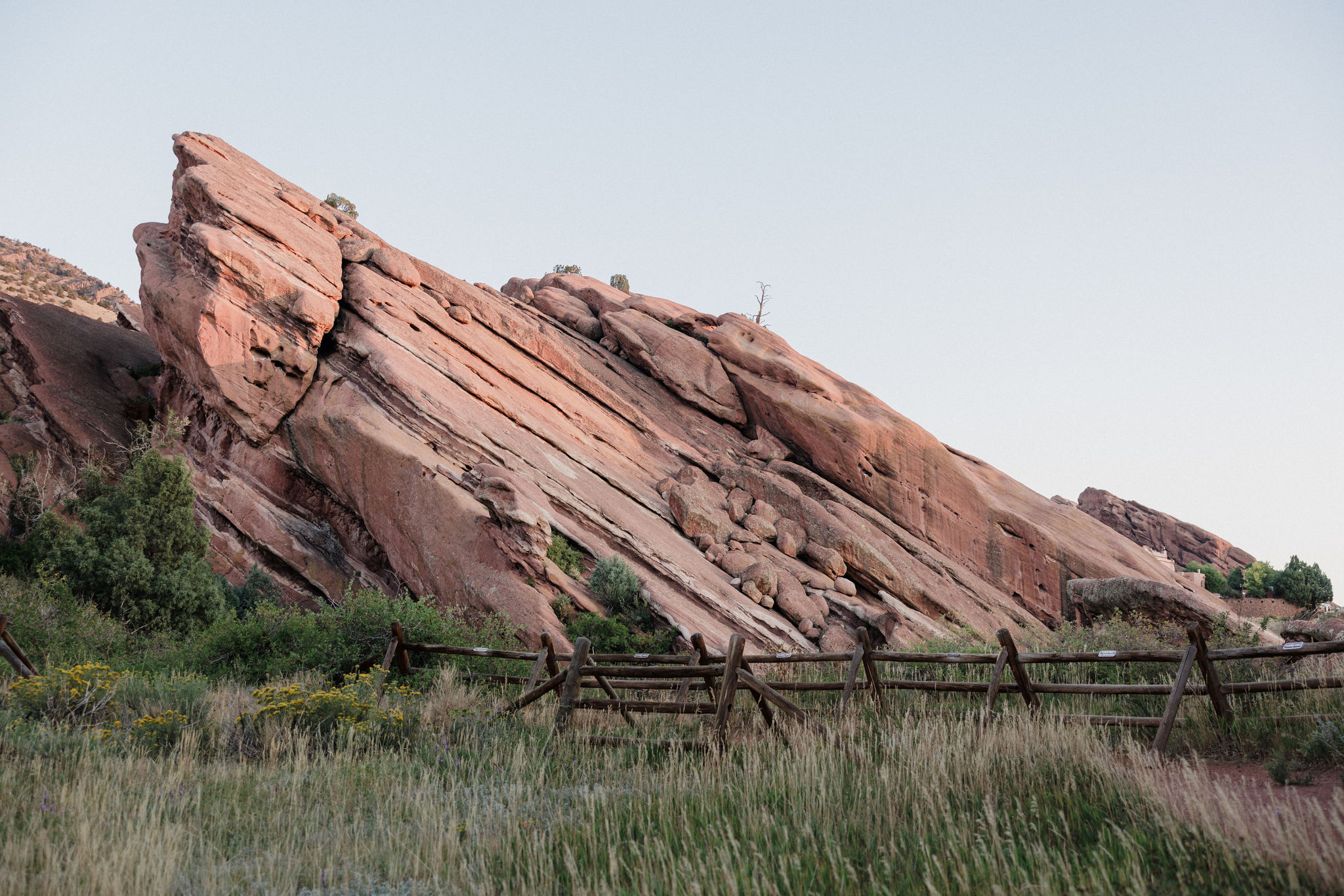 denver wedding photographer takes photo of red rocks park