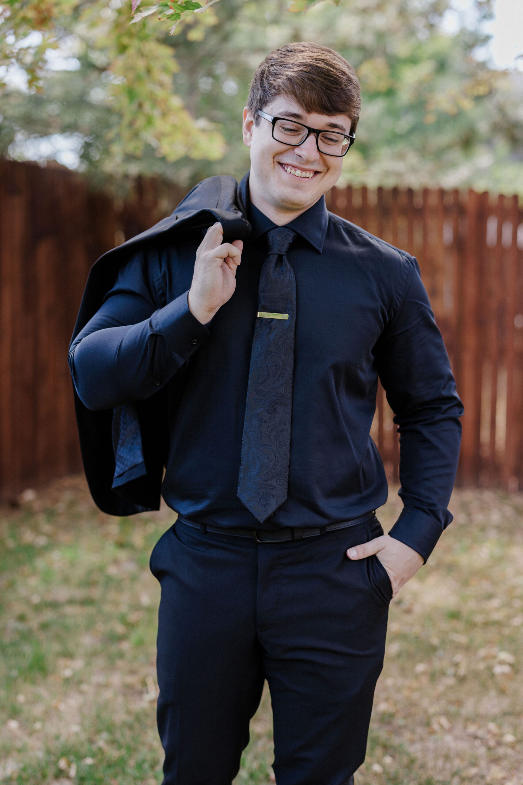 groom poses for colorado wedding photographer at airbnb