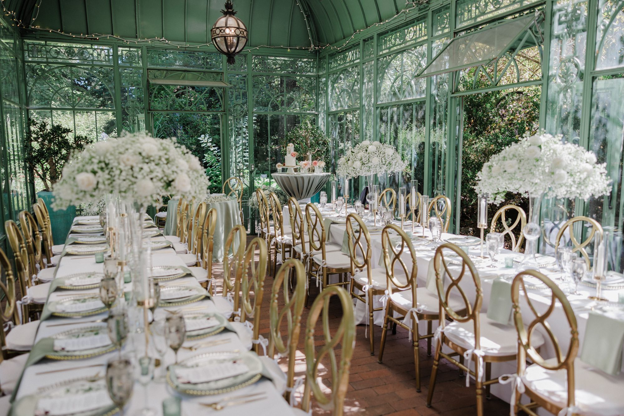 Elegant wedding at Denver Botanic Gardens solarium.