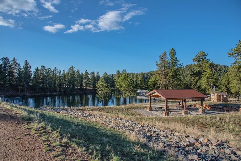 colorado state park wedding venue ceremony site byt a lake with shelter  in the mountains