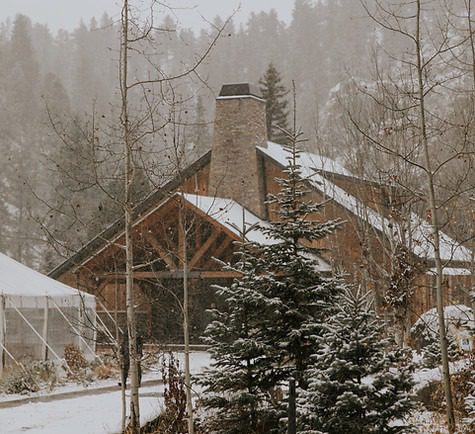 colorado forest wedding venue in the snow