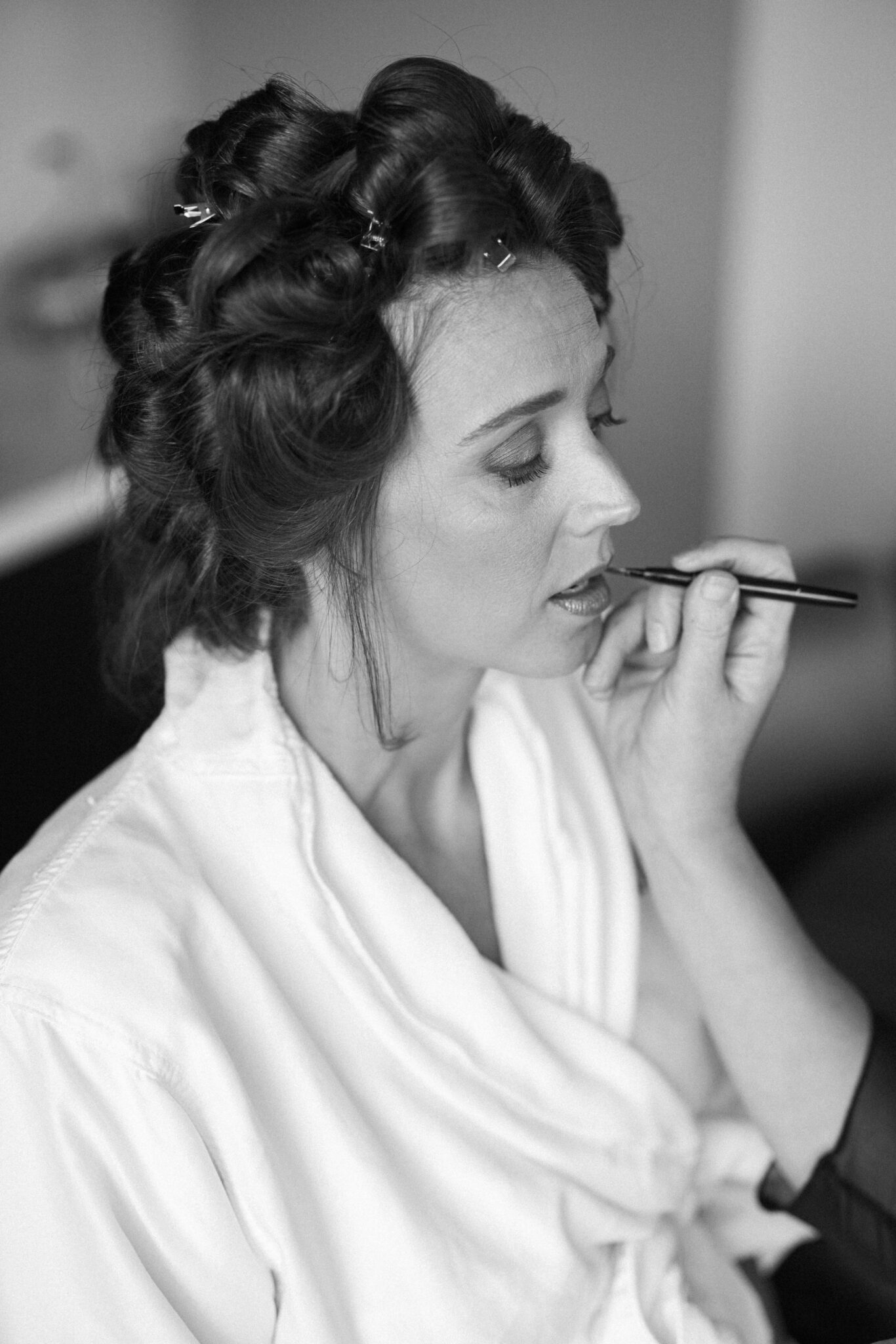 bride gets her hair and make up done at the ramble hotel during micro wedding